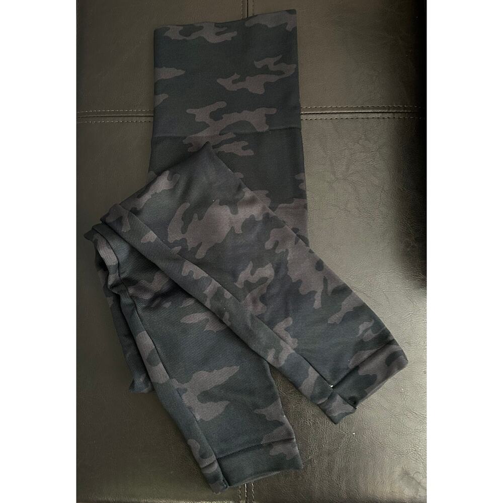 Spanx- Look At Me Now - Camo Green Seamless Leggings-Size S